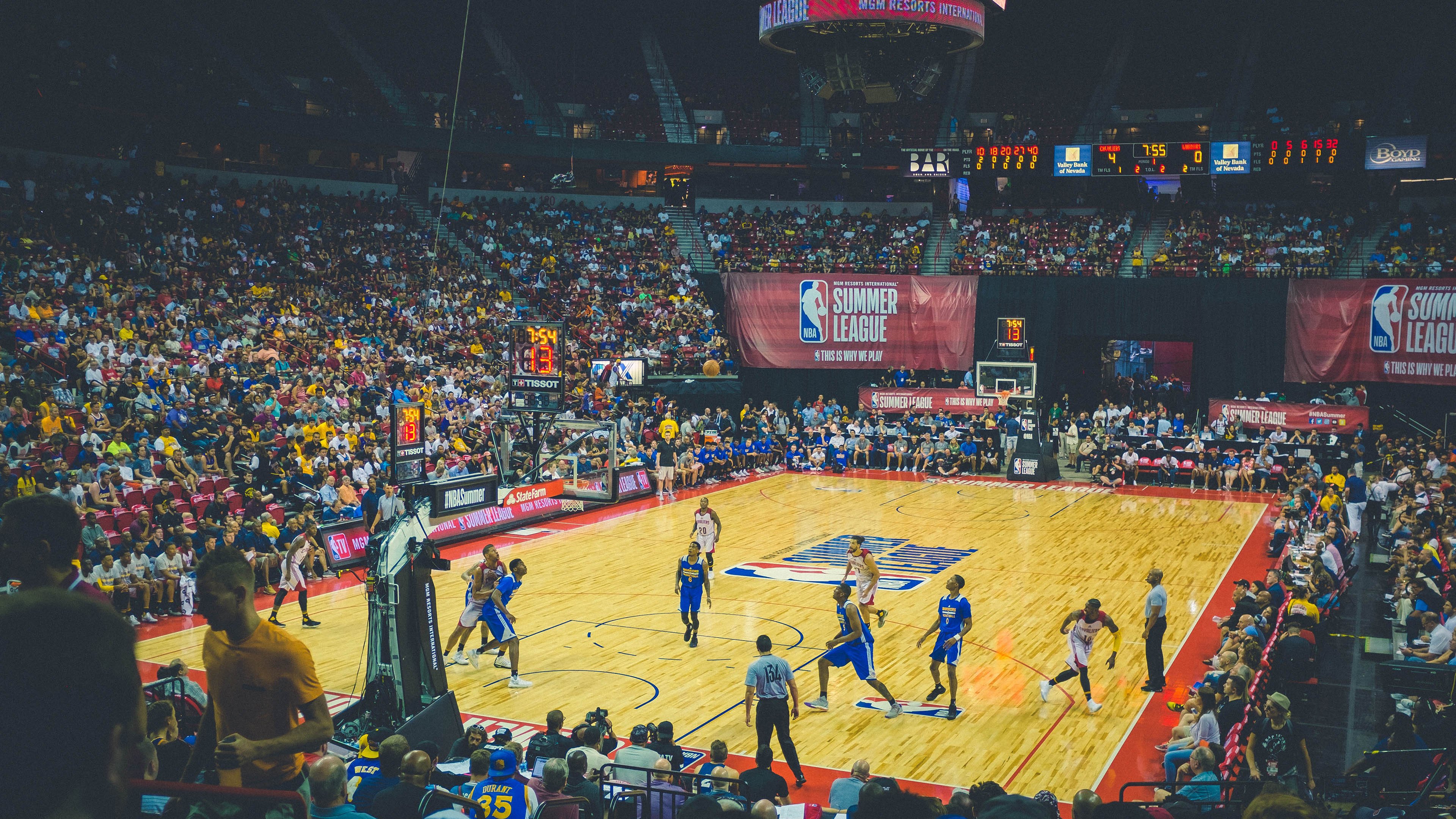 库里的“神级”传球和飙突，你看过哪些令人震惊？，库里传书